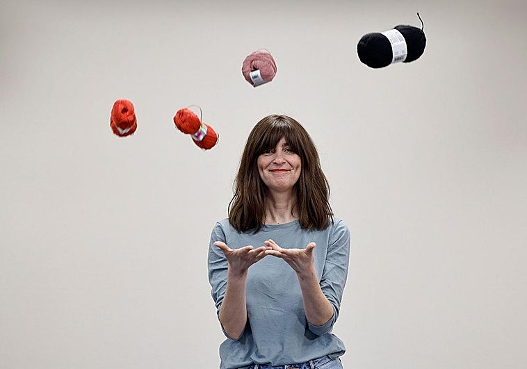 The Malaga teacher using knitting to reclaim time and calm in the cancer wards