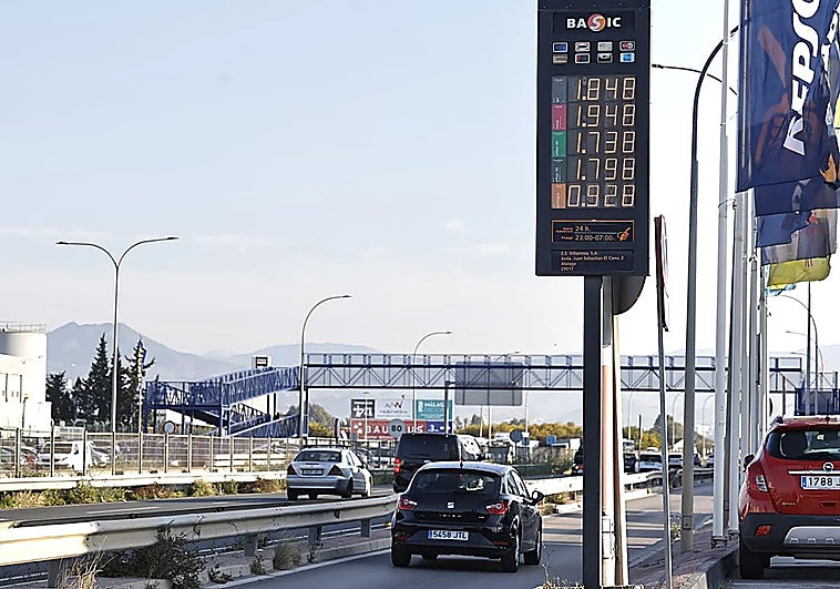 Petrol station workers across Spain call strike on peak May bank holiday dates