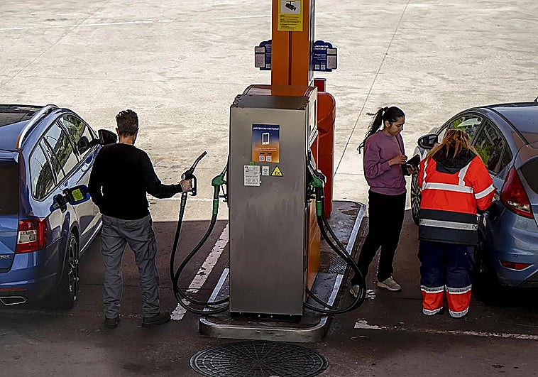Spanish trade unions call off nationwide petrol station strikes