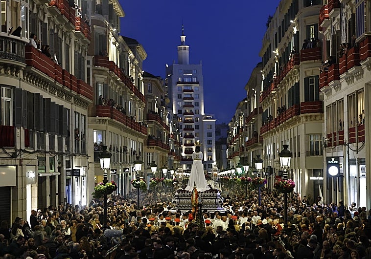 Imagen principal - Holy Week in Malaga city; Anzac biscuits, Kimonos in Alfarnate
