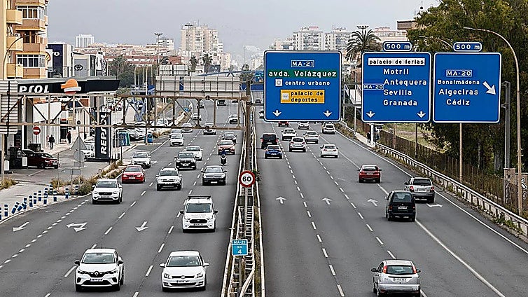 Malaga city council to repair potholes on MA-21 road: which bus lines will this impact?
