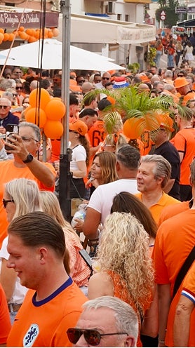 Imagen secundaria 2 - Scenes from Koningsdag in Torremolinos
