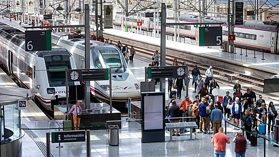 Direct high-speed train returns to Malaga with more delays and full trains for the long weekend