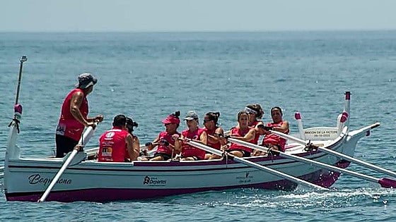 Traditional Malaga rowing boat competition to raise awareness of cancer