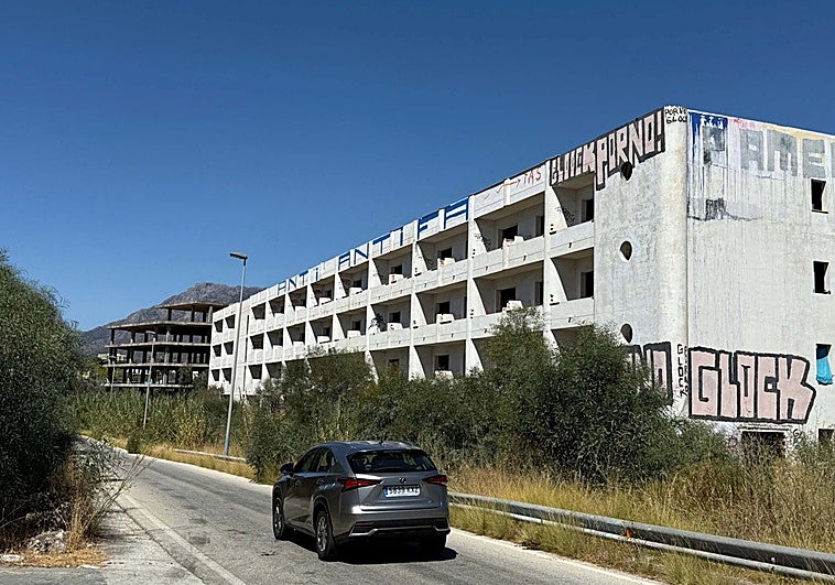 The building does not comply with the legal limit for distance from main roads, (50 metres for dual carriageways and motorways).