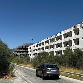 The building does not comply with the legal limit for distance from main roads, (50 metres for dual carriageways and motorways).