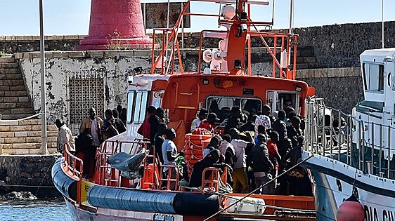 21 migrants rescued and seven bodies found in sea off Almeria