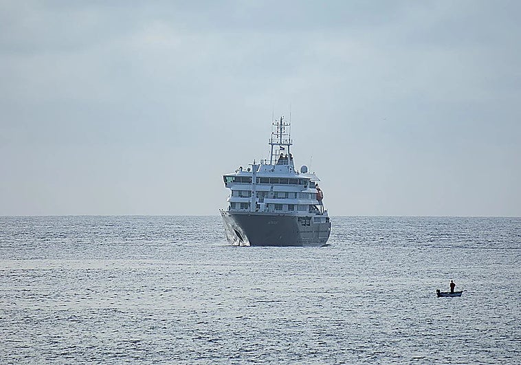 14 Spaniards confined on hantavirus cruise ship report no symptoms and good health amid outbreak