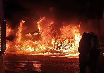 Archive photo of a burning vehicle.