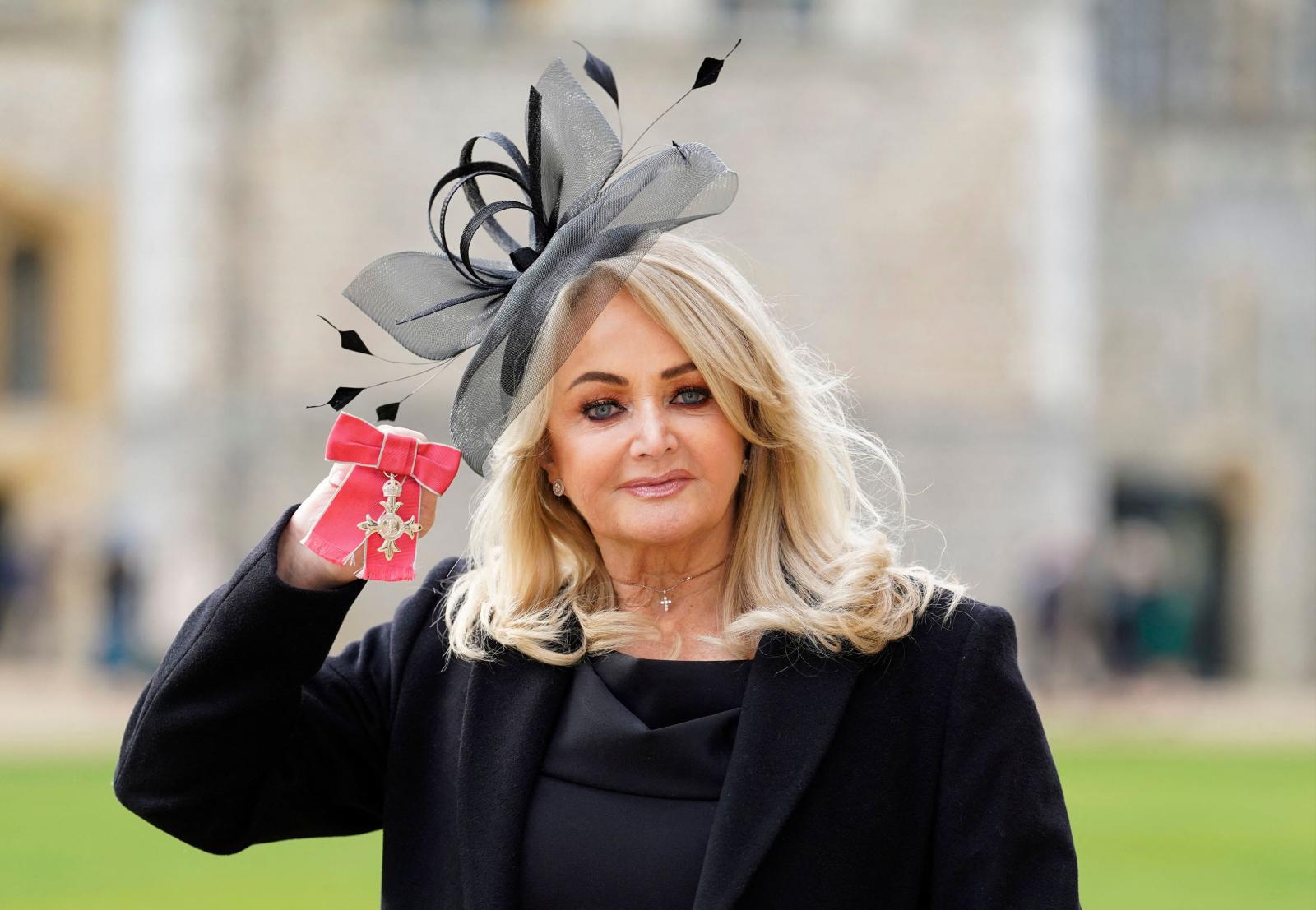 UPDATE: Bonnie Tyler in induced coma after appendix bursts in Portugal