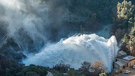 Photo from March of the simultaneous releases of water from the Guadalhorce and Guadalteba reservoirs in Malaga province.