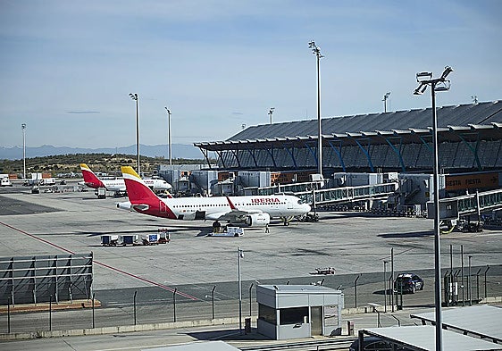 Planes at Madrid-Barajas Airport.