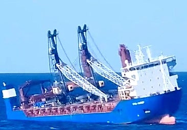 Defence considers it "unfeasible" to examine the Russian ship sunk 62 miles off Cartagena that was hiding nuclear reactors.