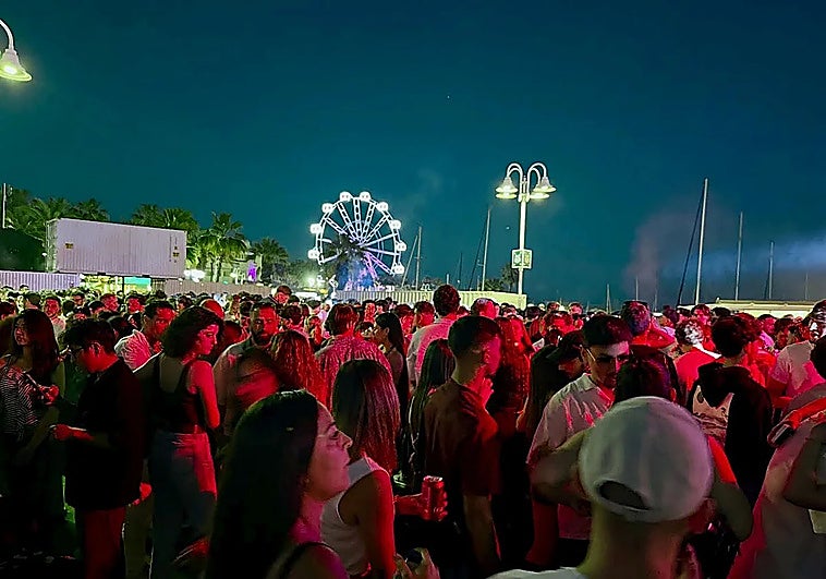 Photo from the DJ set on the eastern esplanade of the Puerto Marina in Benalmádena.