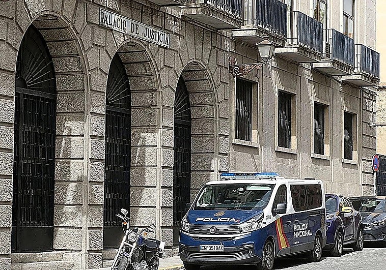 Façade of the Provincial Court of Segovia.