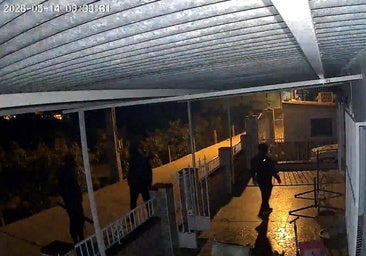 Image of the three hooded men captured by the security camera of one of the houses that were robbed in Almayate Alto.