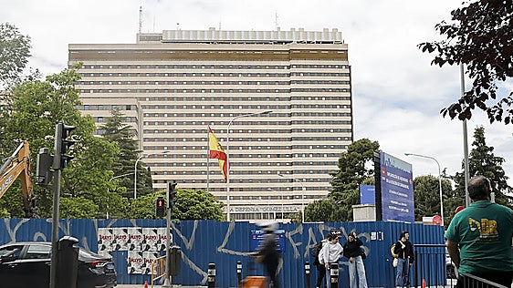 Spaniards in hantavirus quarantine with negative PCR tests can receive visitors from Monday