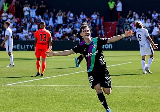 Malaga's Aarón Ochoa celebrates scoring his side's fourth on Saturday.