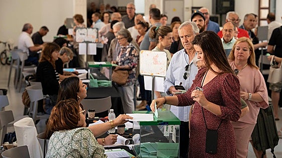 Nuns, celebrities and the beach: Andalusian election day in Malaga province