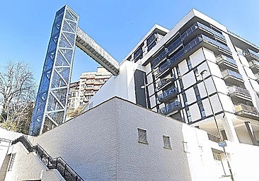 The incident took place in the lift that goes up from the Plaza de la Encarnación to the Santutxu district of Bilbao