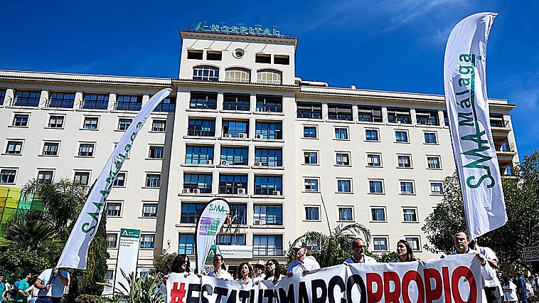 Photo from the rally in front of Hospital Regional in Malaga on Monday.