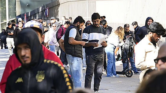Spain's lower house launches assessment of risks of mass regularisation of immigrants