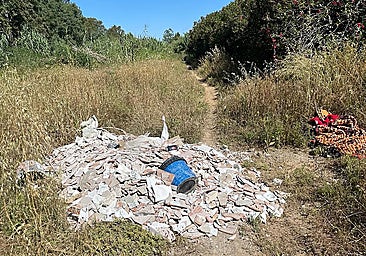 The pile of rubble hikers discovered at the mouth of the Guadalhorce river in Malaga.