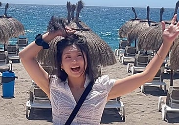 The Korean content creator on the Paseo Marítimo in Almería.