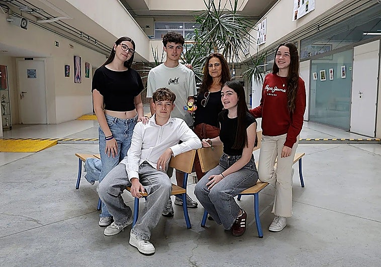 Five Malaga students win Andalusian debates tournament in French