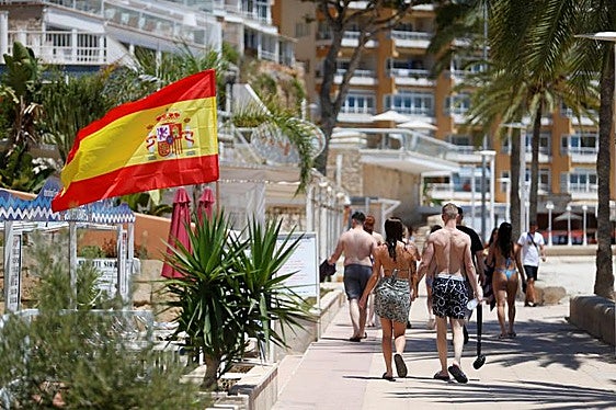 Magaluf hotel arrest: Romanian man held for 'kissing British boy', 4, in swimming pool