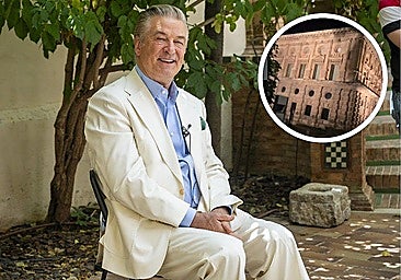 Alec Baldwin visits the Alhambra at night: 'I love Granada'