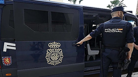 Malaga police dismantle network smuggling Cuban migrants into Europe and arrest seven people