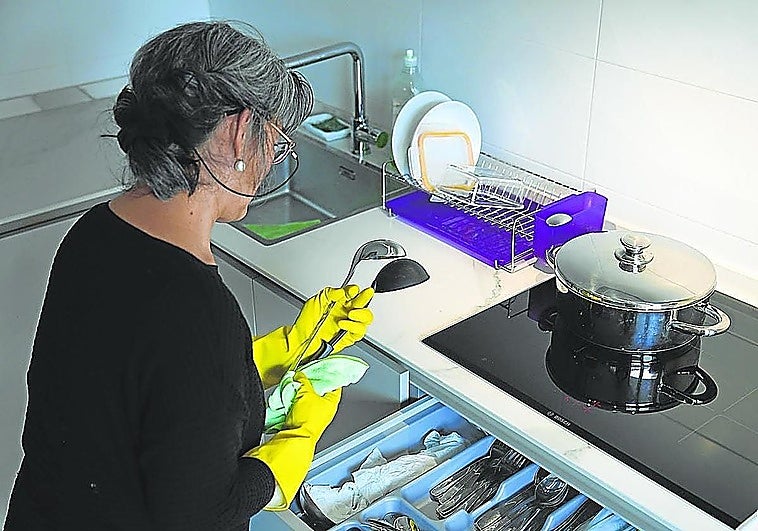 Housewife awarded lifetime pension and €80,000 payout after 32 years of unpaid domestic work