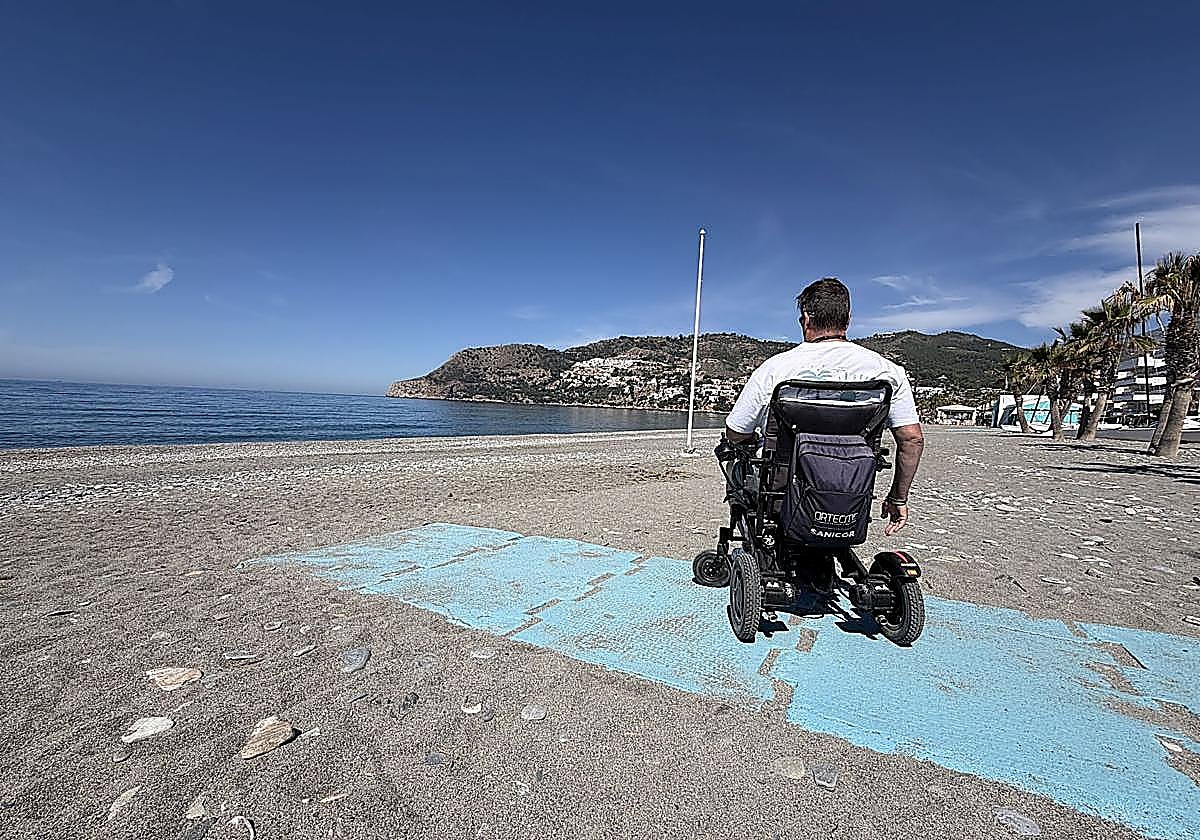 Four new lifeguards for people with reduced mobility on Almuñécar beaches