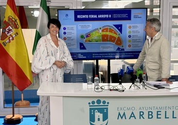 The councillors for fiestas and town planning next to a plan of the future fairgrounds.