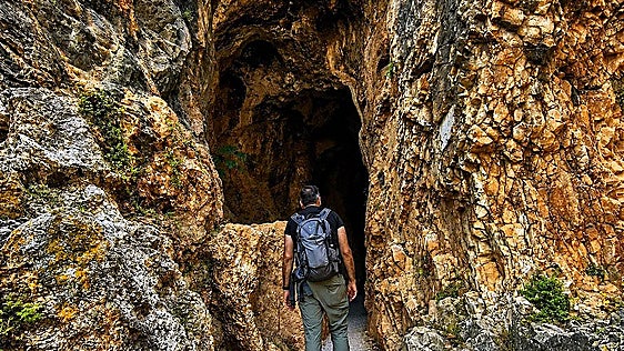 Cueva de la Herrera: the Malaga trail that leads to a secluded spot among the caves