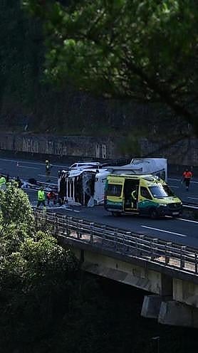 Imagen secundaria 2 - Five police officers killed in horror lorry collision on northern Spain motorway