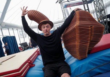 Why a silent Cirque du Soleil actor prefers finger puppets over backflips
