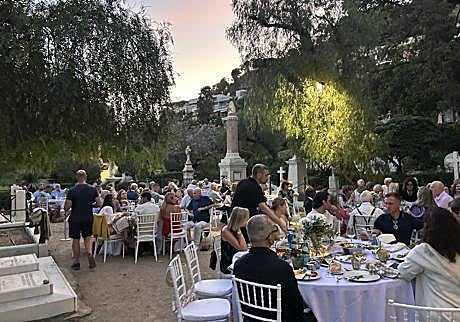 Imagen secundaria 1 - Malaga fundraiser held in English Cemetery gardens for St George’s Church restoration