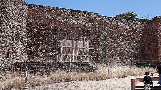 Malaga's Alcazaba fortress has one wall at risk of collapsing, urgent report warns