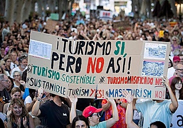 Anti-tourism protesters warn they plan to collapse Mallorca next month with historic turnout