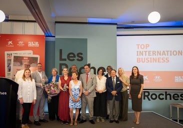 Members of the winning teams with Sur in English Editor Rachel Haynes (fifth from right)