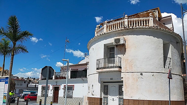 Archaeologists unearth wall belonging to Torre del Mar castle