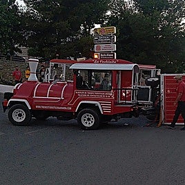 The overturned land train in Cártama.