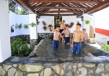 Youngsters at the Melegís Wash House