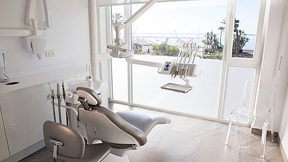Clínica Dental Estepona enhances its international dental care model on the Costa del Sol