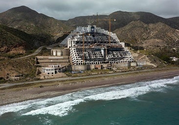 Carboneras council delays decision to strip El Algarrobico hotel of its building permit