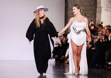 Juana Martín (l) with a model on the catwalk at Paris Fashion Week 2026.