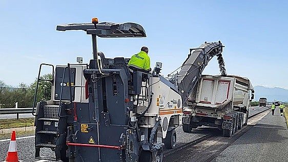 Central government to spend 20m euros repairing potholes on A-7 and A-45 motorways in Malaga province