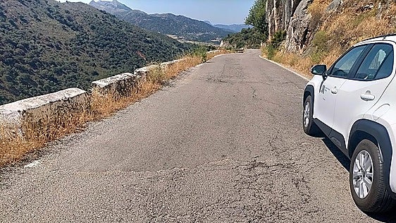 Malaga province to improve road markings on 99 roads with two-million budget